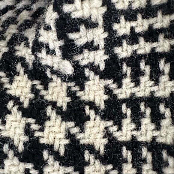 SOLD Anthropologie Vintage 100% Wool Houndstooth Woven Scarf in Black and Cream - Picture 5 of 7